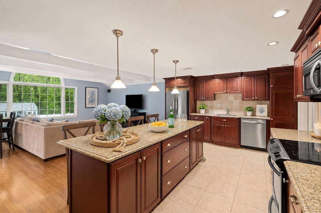 30 Roseen Road Holbrook, MA 02343 - Photo 9 of 33 Gallery Image 9