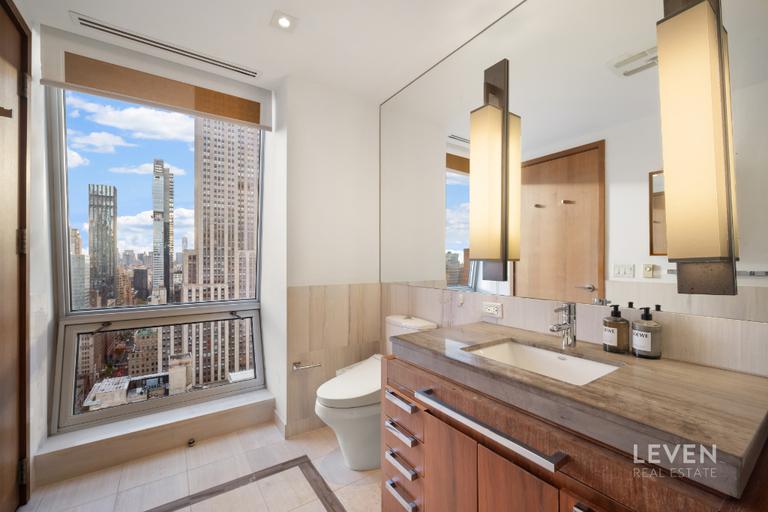 400 5th Avenue, Unit 34H Manhattan, NY 10018 - Photo 7 of 13 Photo 7