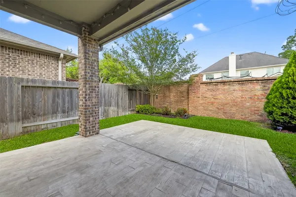 $710,000 | 2117 Arrowood Glen Drive, Houston, TX 77077