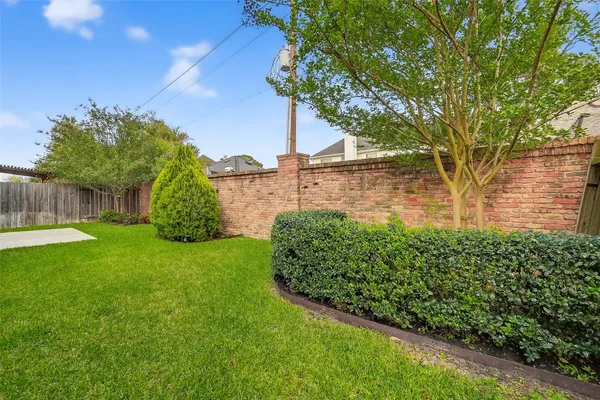 $710,000 | 2117 Arrowood Glen Drive, Houston, TX 77077