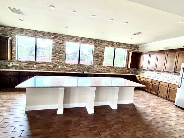 $710,000 | 2117 Arrowood Glen Drive, Houston, TX 77077