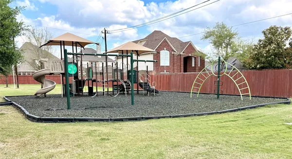 $710,000 | 2117 Arrowood Glen Drive, Houston, TX 77077