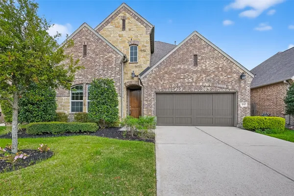 $710,000 | 2117 Arrowood Glen Drive, Houston, TX 77077