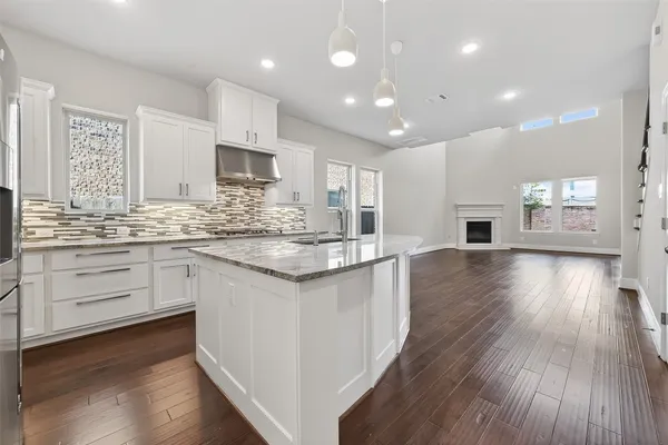 $710,000 | 2117 Arrowood Glen Drive, Houston, TX 77077