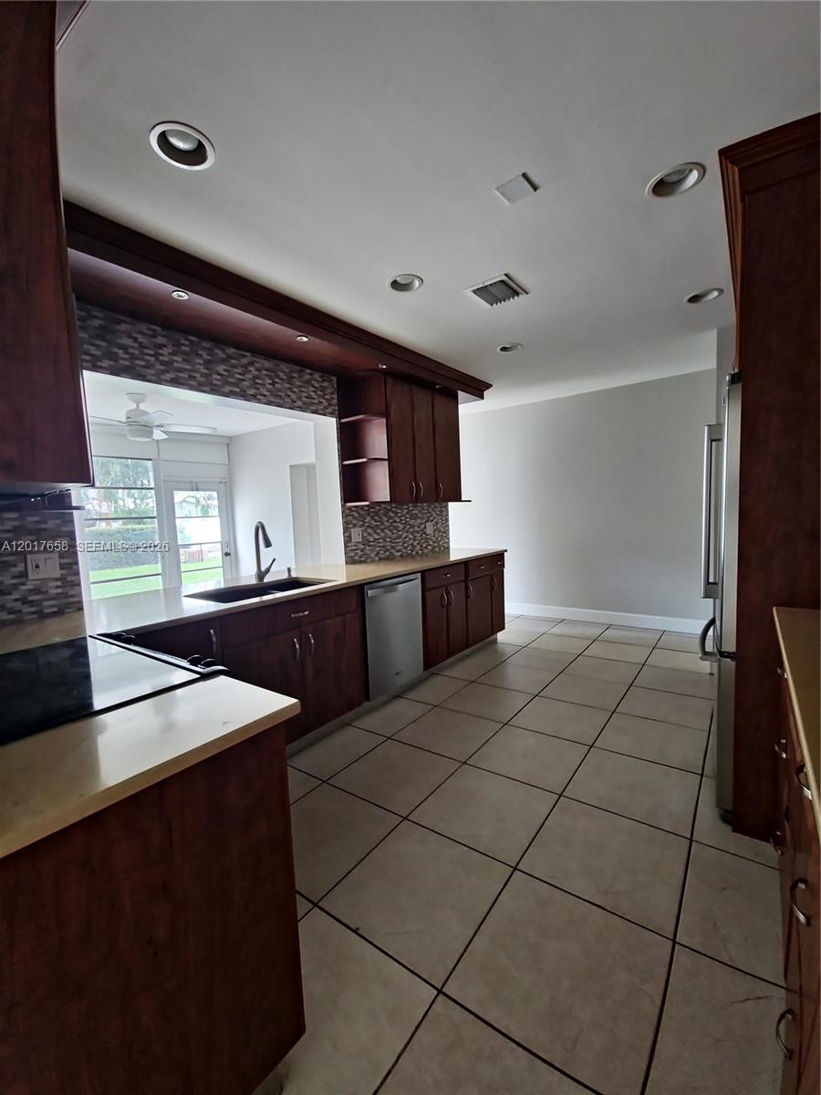 4900 Cleveland Street Hollywood, FL 33021 - Photo 4 of 25
