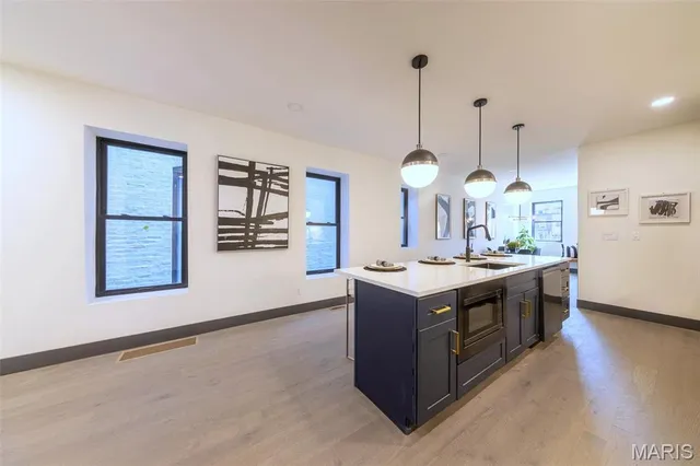 $414,900 | 4322 Swan Avenue, St. Louis, MO 63110