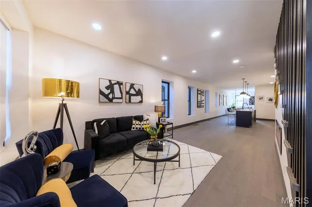 $414,900 | 4322 Swan Avenue, St. Louis, MO 63110