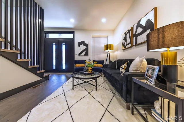 $414,900 | 4322 Swan Avenue, St. Louis, MO 63110