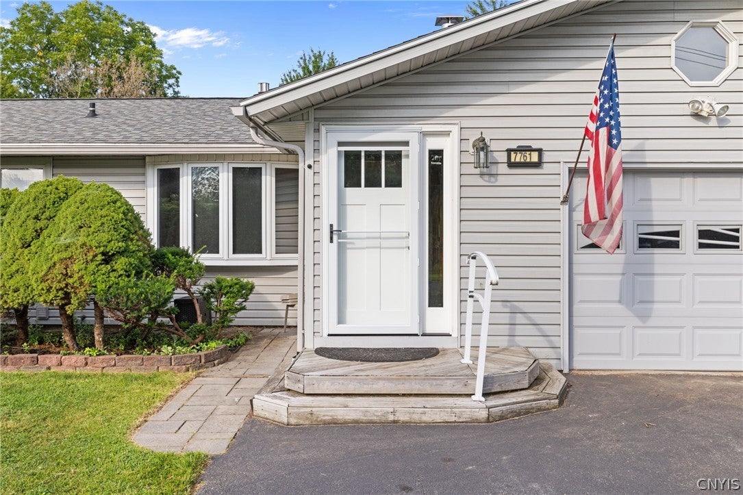 7761 Davis Road Syracuse, NY 13212 - Photo 9 of 46 Gallery Image 9