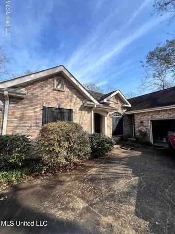 $2,050 | 8850 Kipapa Way, Diamondhead, MS 39525