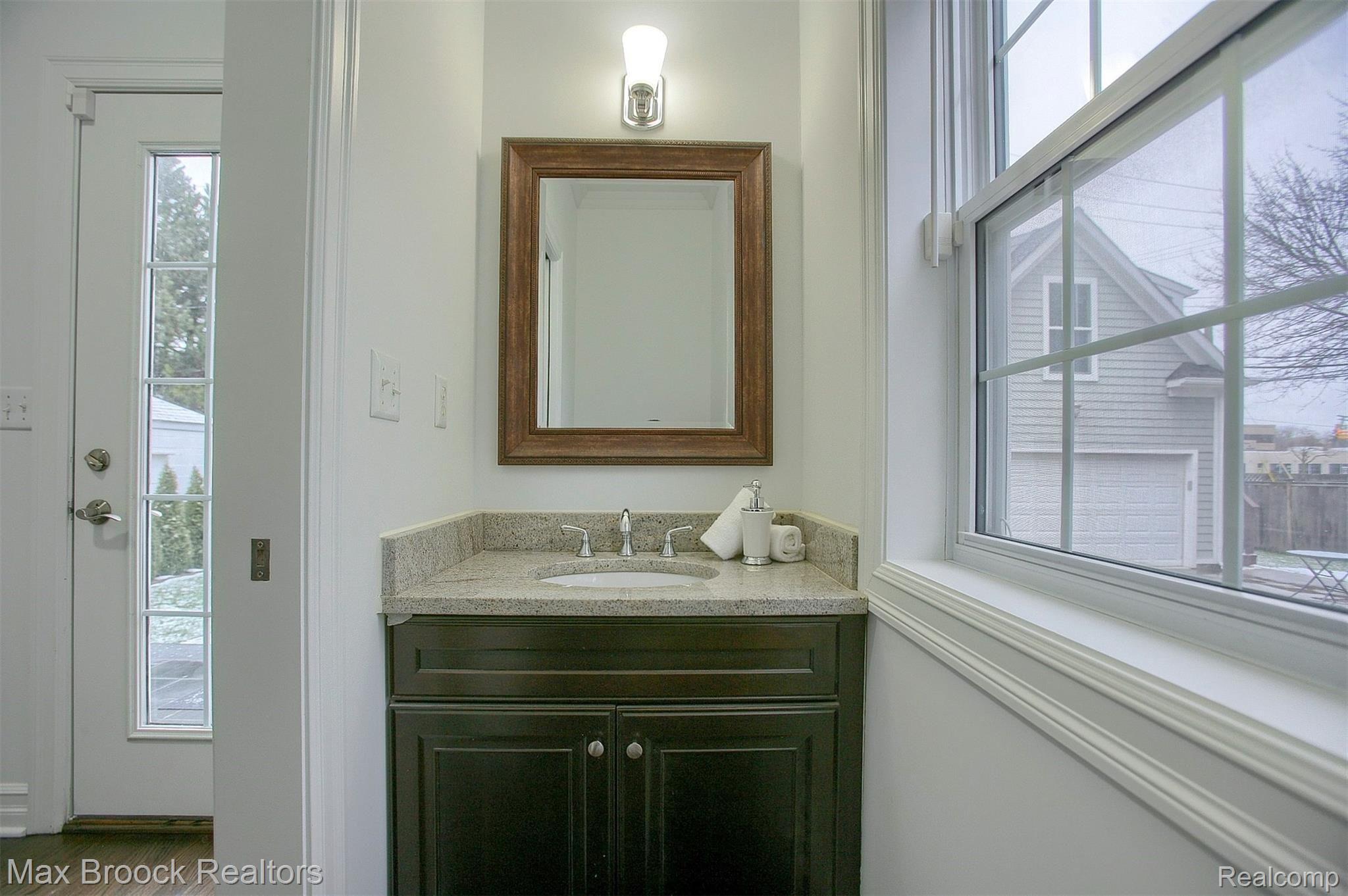 907 Ruffner Avenue Birmingham, MI 48009 - Photo 20 of 40 Half Bath.jpg