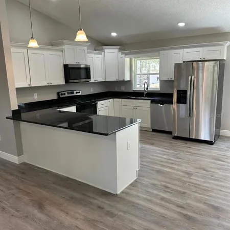 $1,725 | 1522 West Barlow Place, Dunnellon, FL 34434