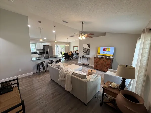 $1,725 | 1522 West Barlow Place, Dunnellon, FL 34434