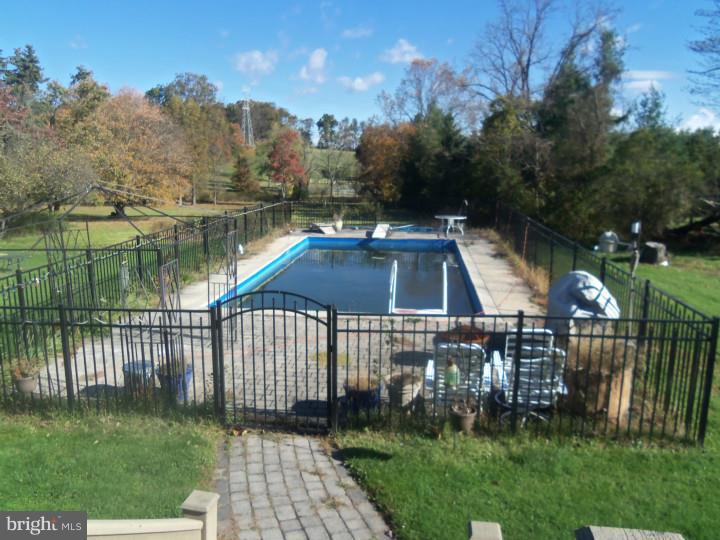 295 Kulp Road Pottstown, PA 19465 - Photo 4 of 21