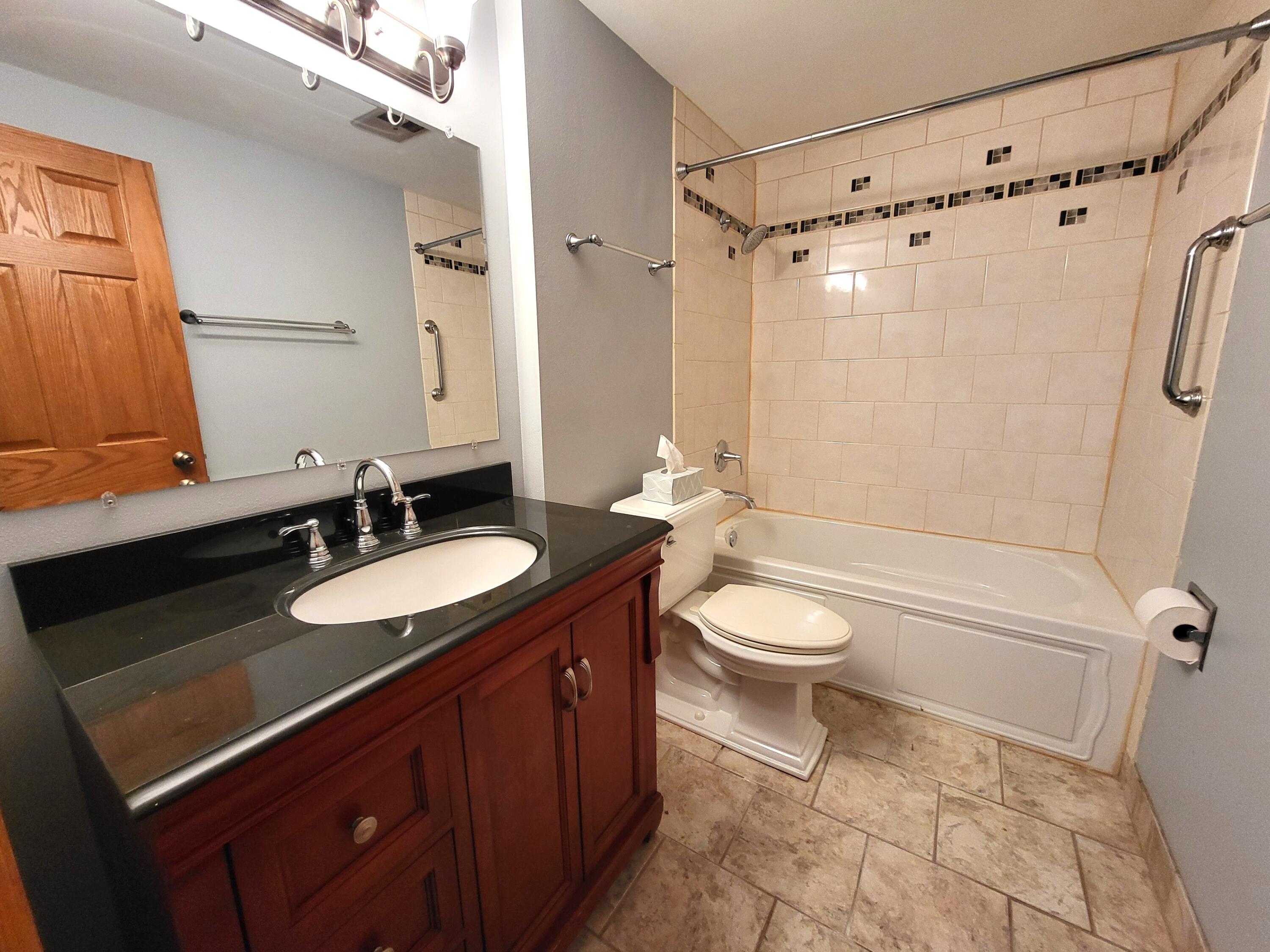 6240 West College Avenue Greendale, WI 53129 - Photo 29 of 31 Primary Bathroom