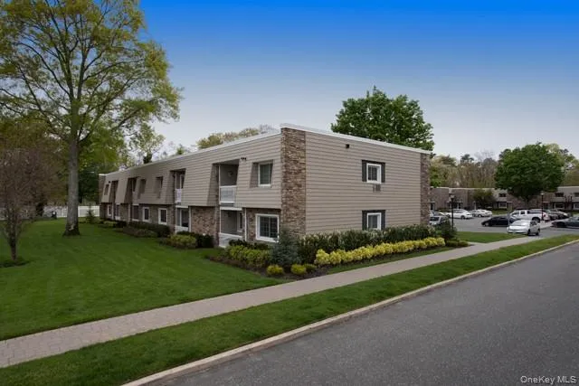 $2,575 | 1314 Smithtown Avenue, Unit 33, Bohemia, NY 11716