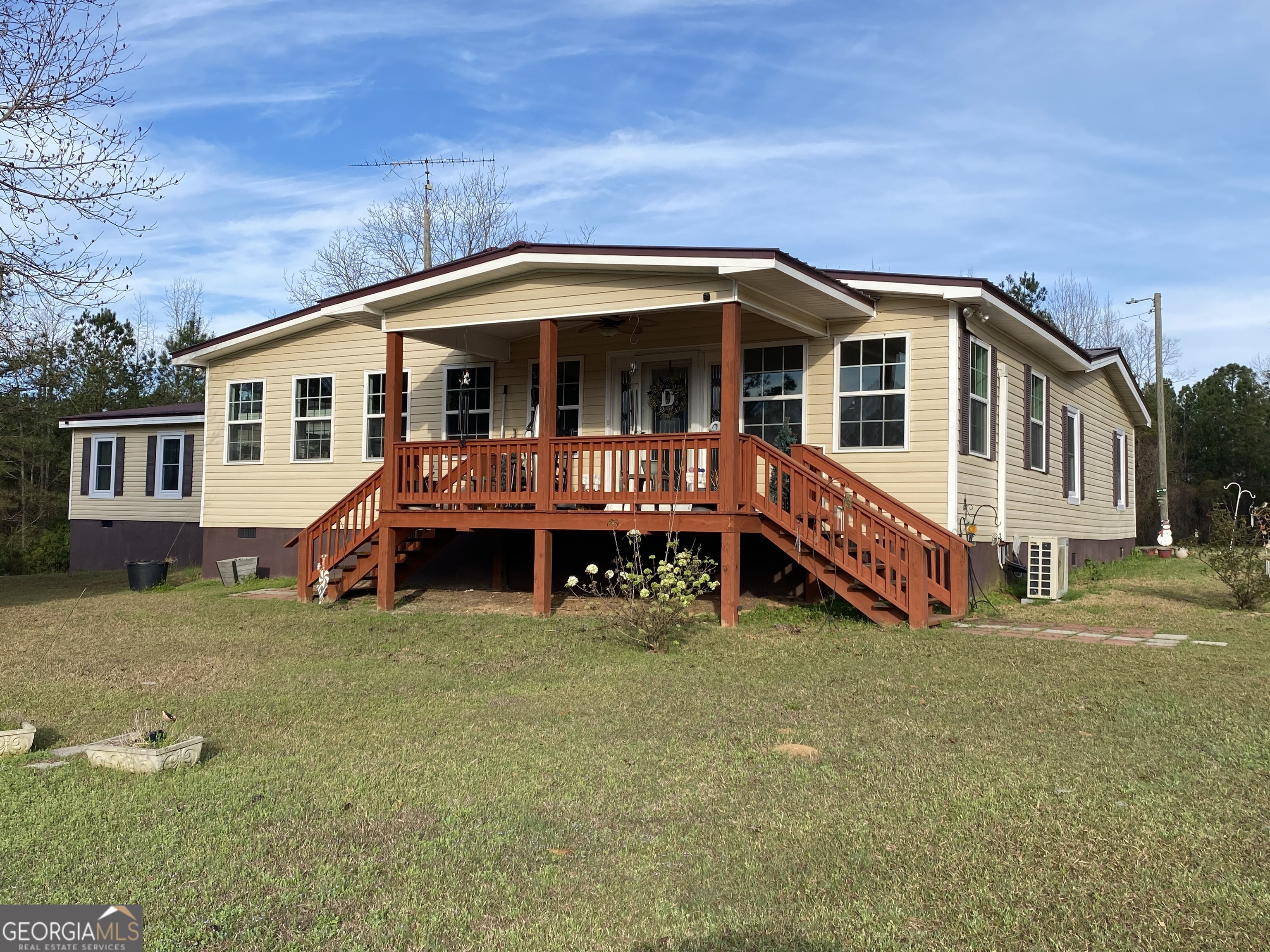 580 Centralia Rachels Road Warthen, GA 31094 - Photo 1 of 40 a front view of a house with garden