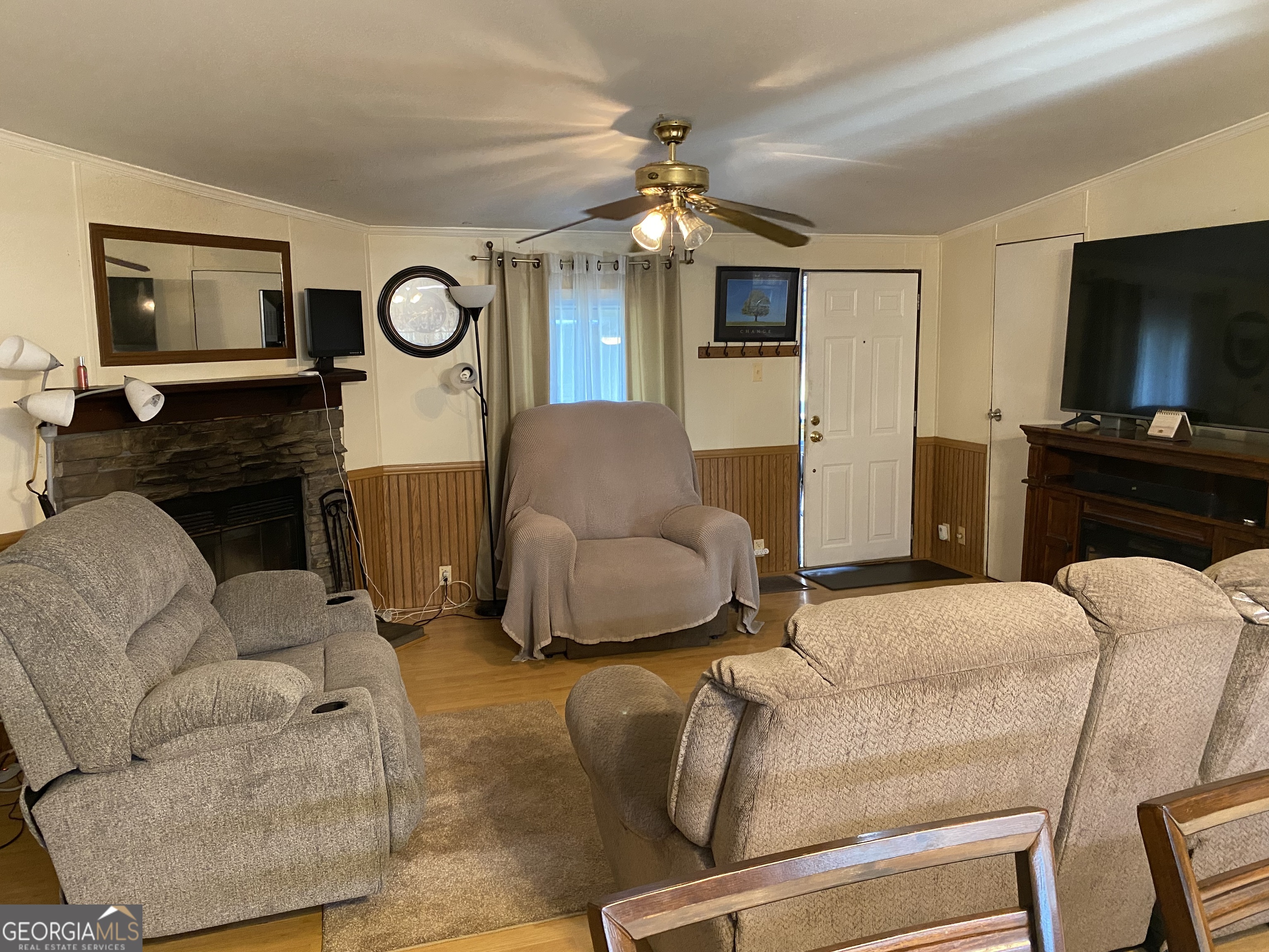580 Centralia Rachels Road Warthen, GA 31094 - Photo 16 of 40 a living room with furniture and a flat screen tv