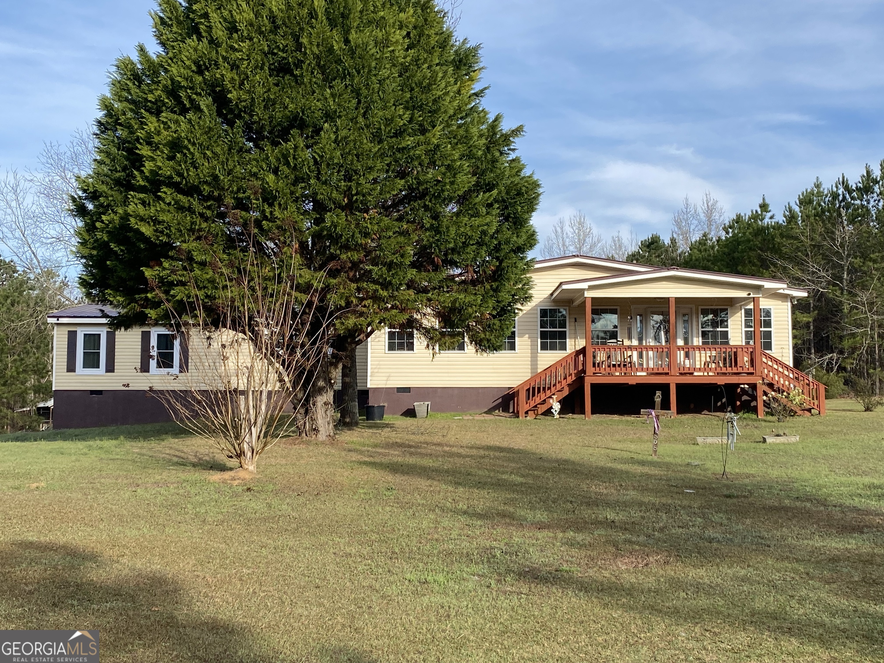 580 Centralia Rachels Road Warthen, GA 31094 - Photo 2 of 40 a view of a big house with swimming pool in front of it