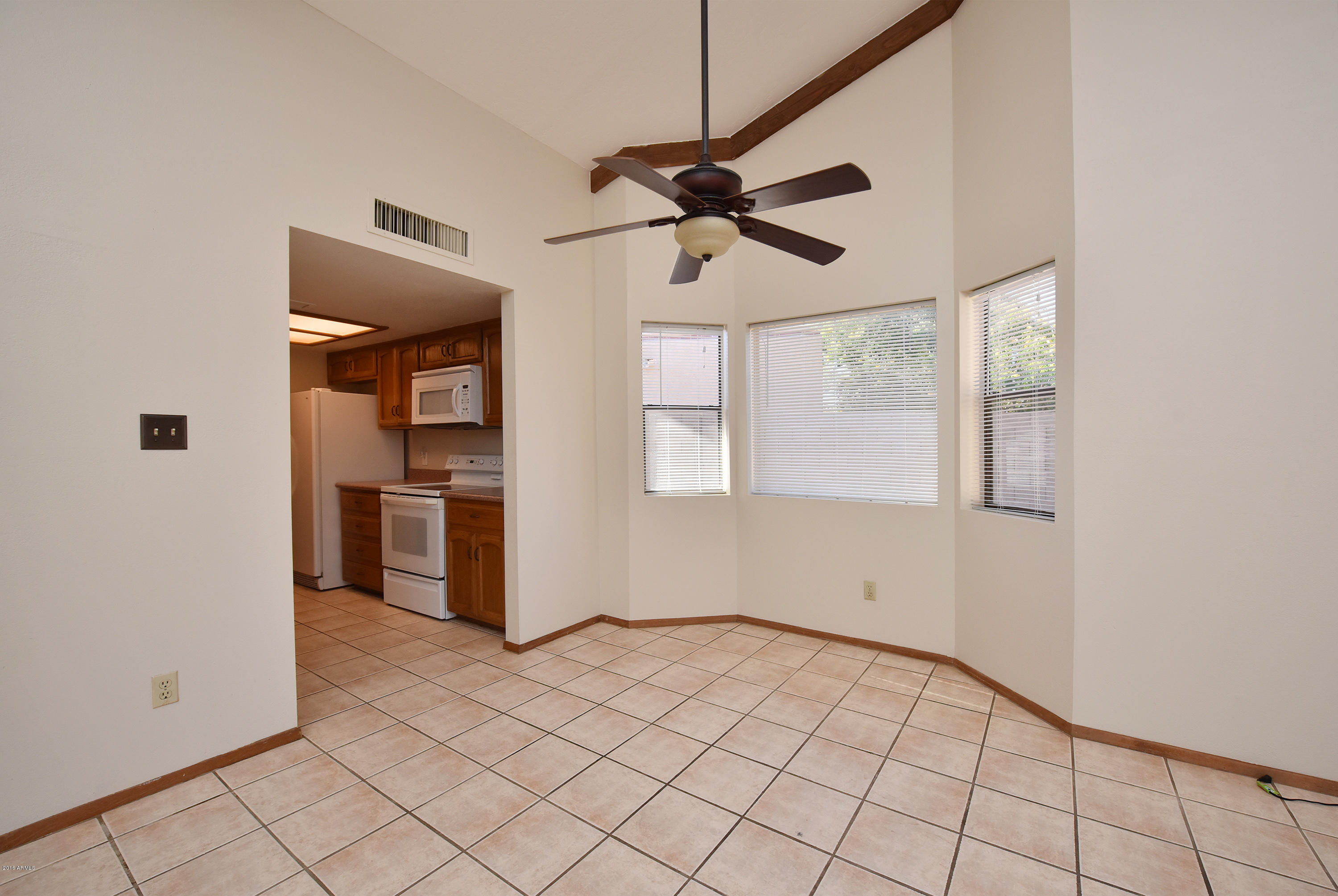 846 East Roberts Road Phoenix, AZ 85022 - Photo 15 of 45 Dining 1