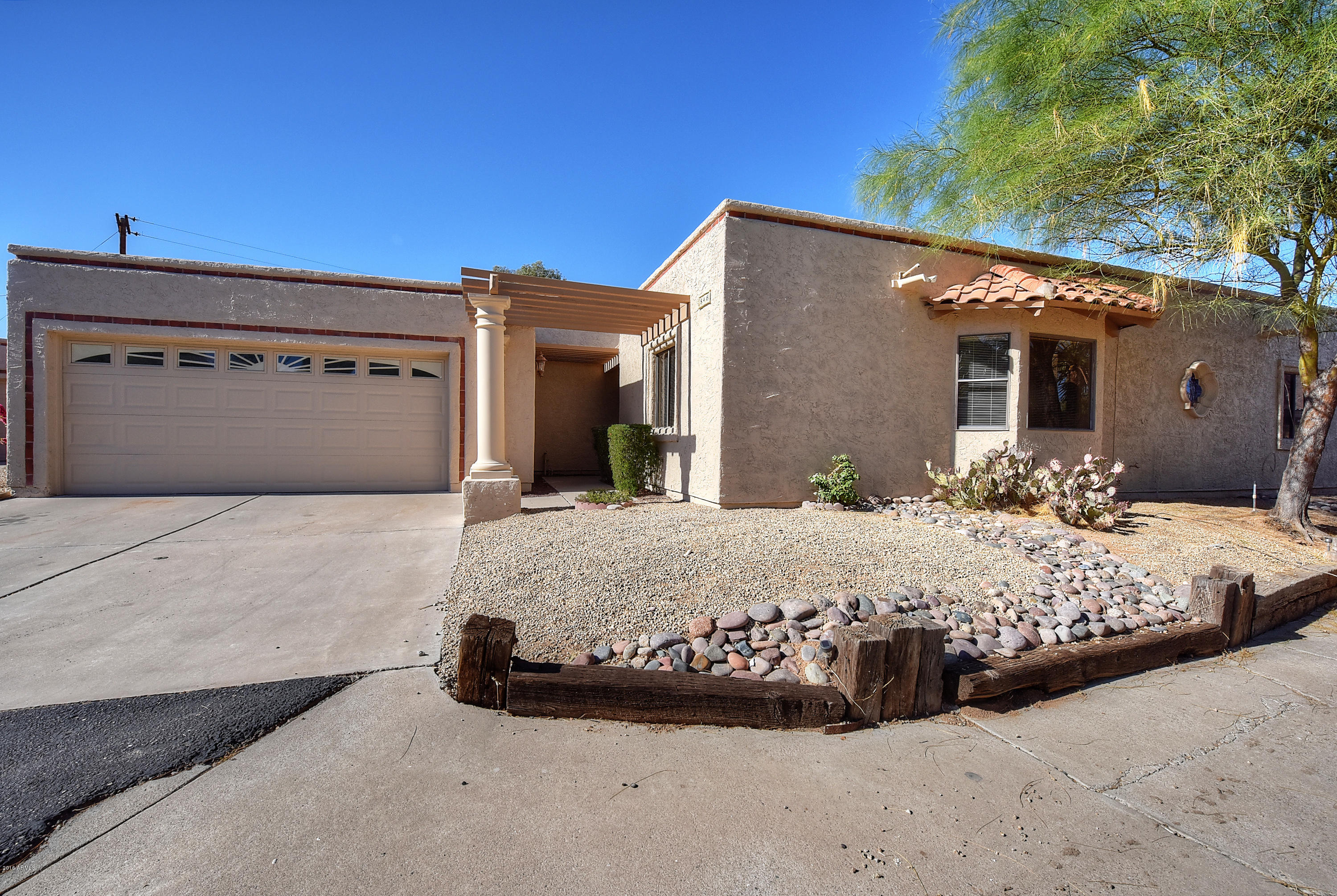 846 East Roberts Road Phoenix, AZ 85022 - Photo 2 of 45 Front 1