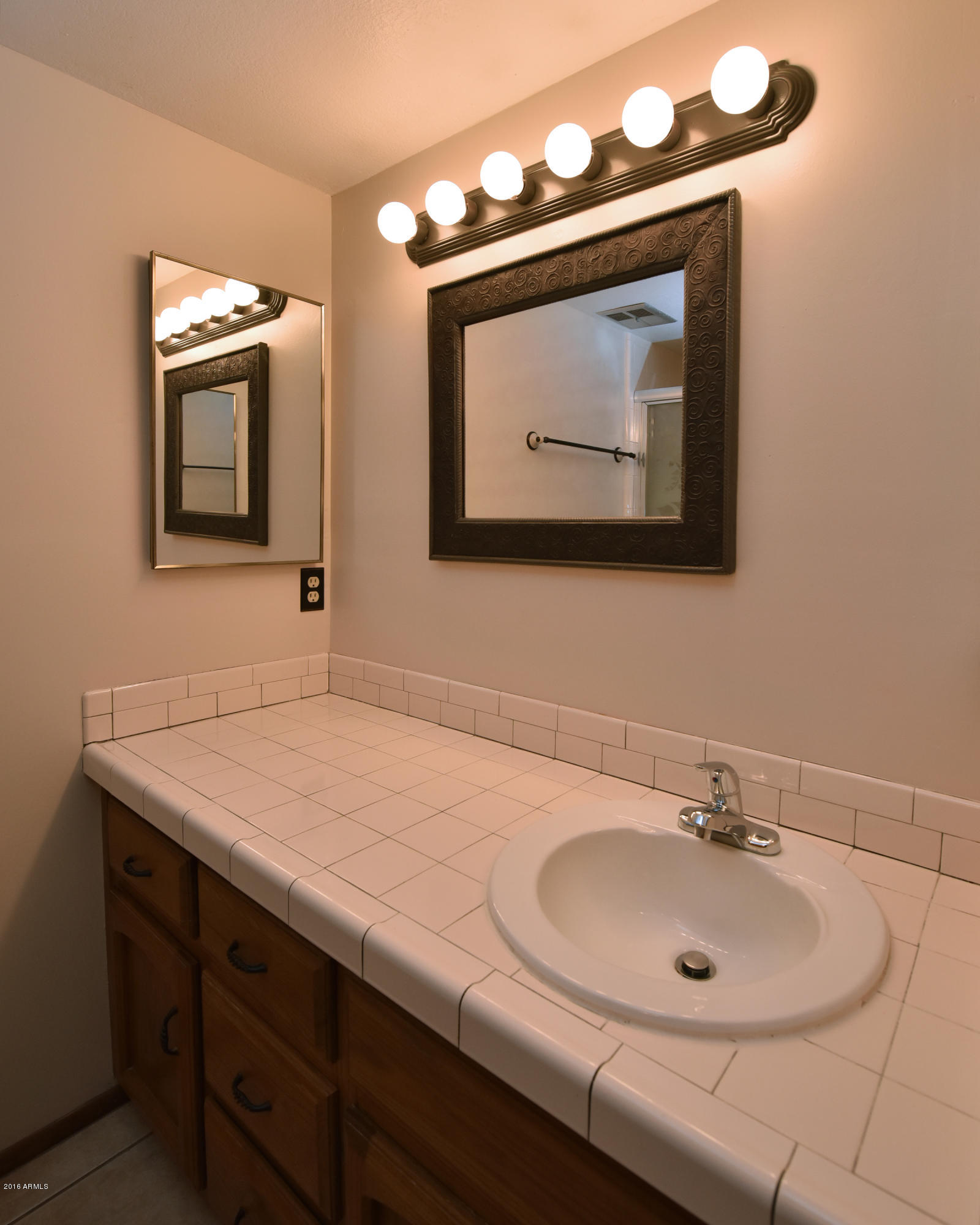 846 East Roberts Road Phoenix, AZ 85022 - Photo 29 of 45 Masterbath 3