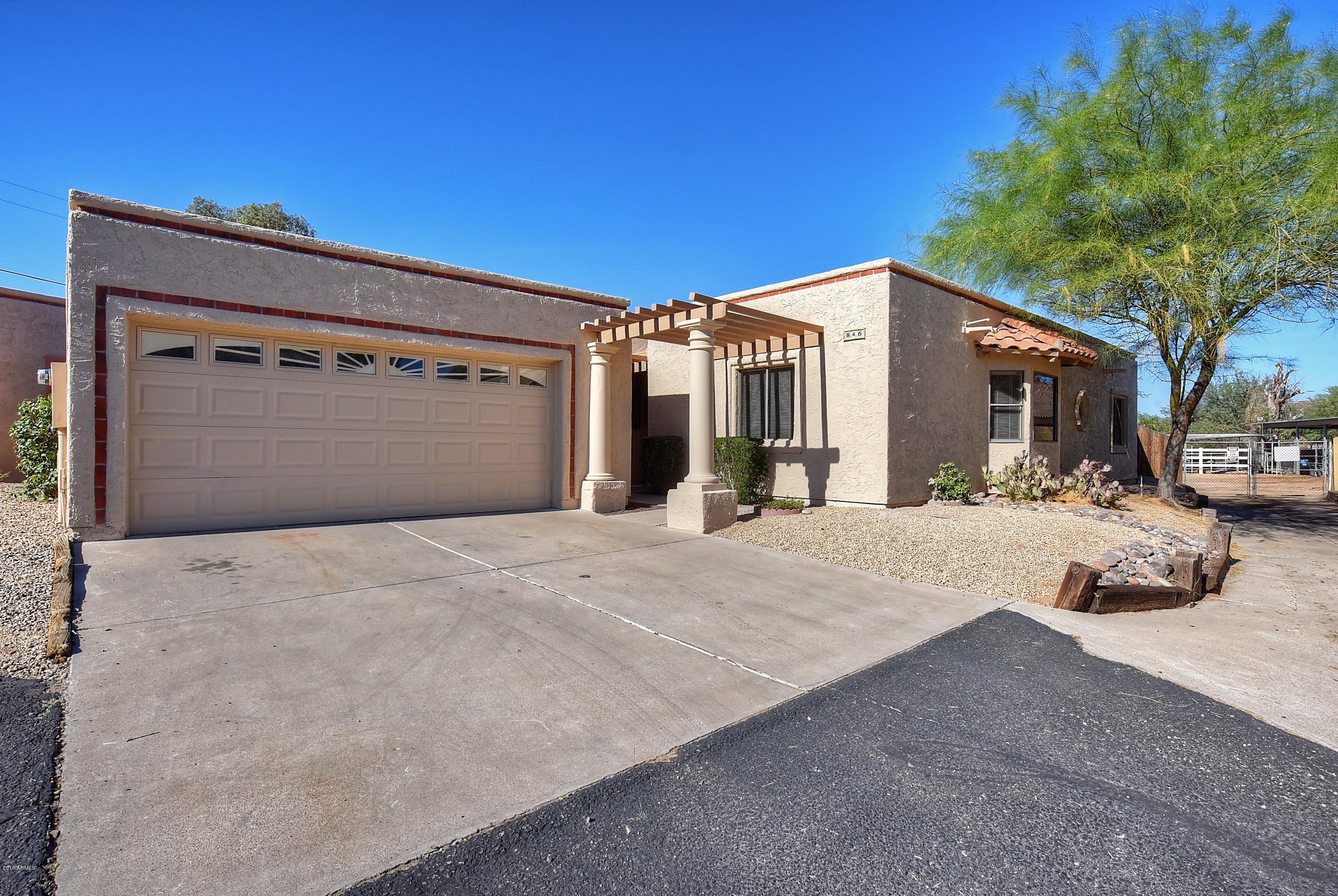 846 East Roberts Road Phoenix, AZ 85022 - Photo 3 of 45 Front 2