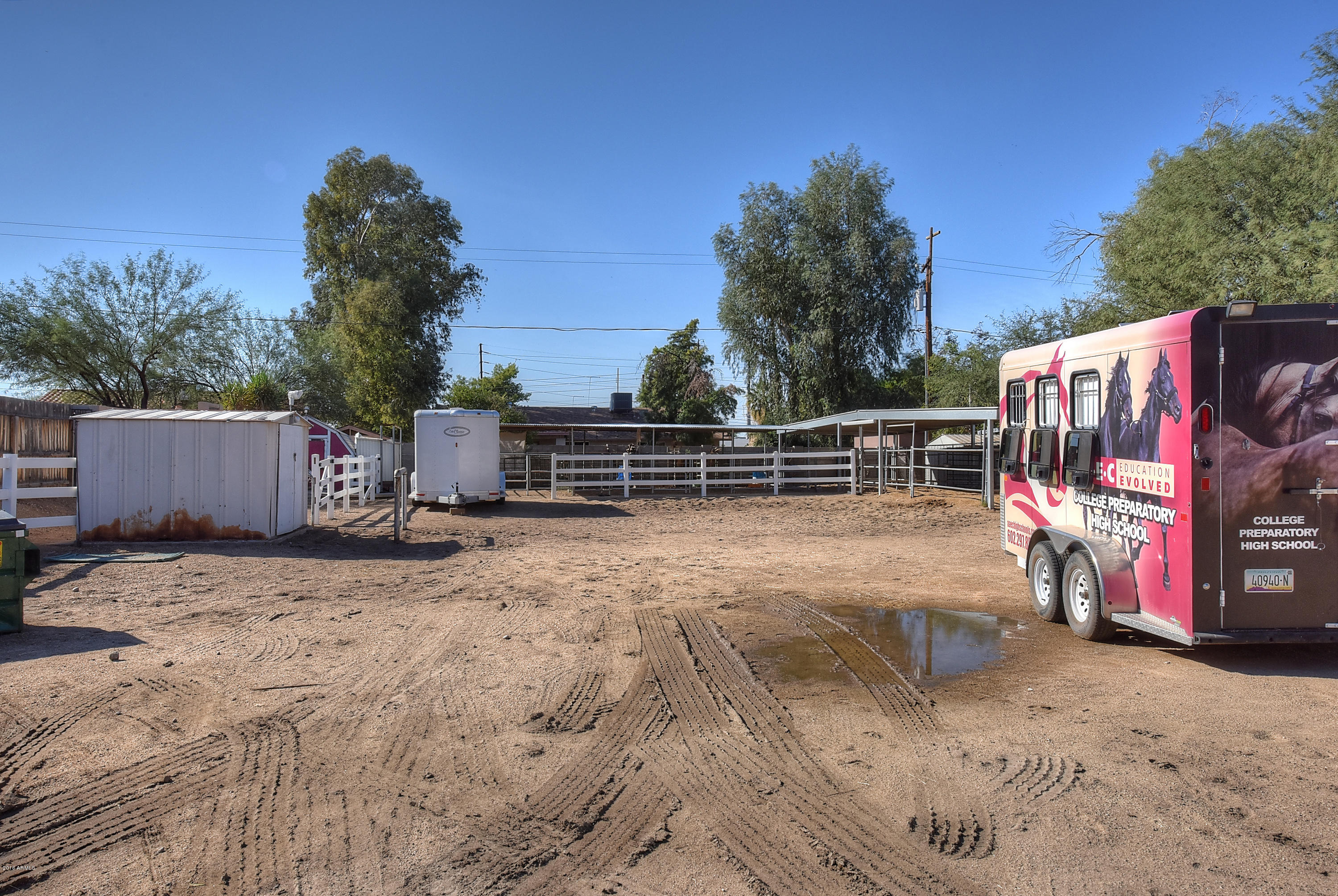 846 East Roberts Road Phoenix, AZ 85022 - Photo 7 of 45 Shared Horse Area