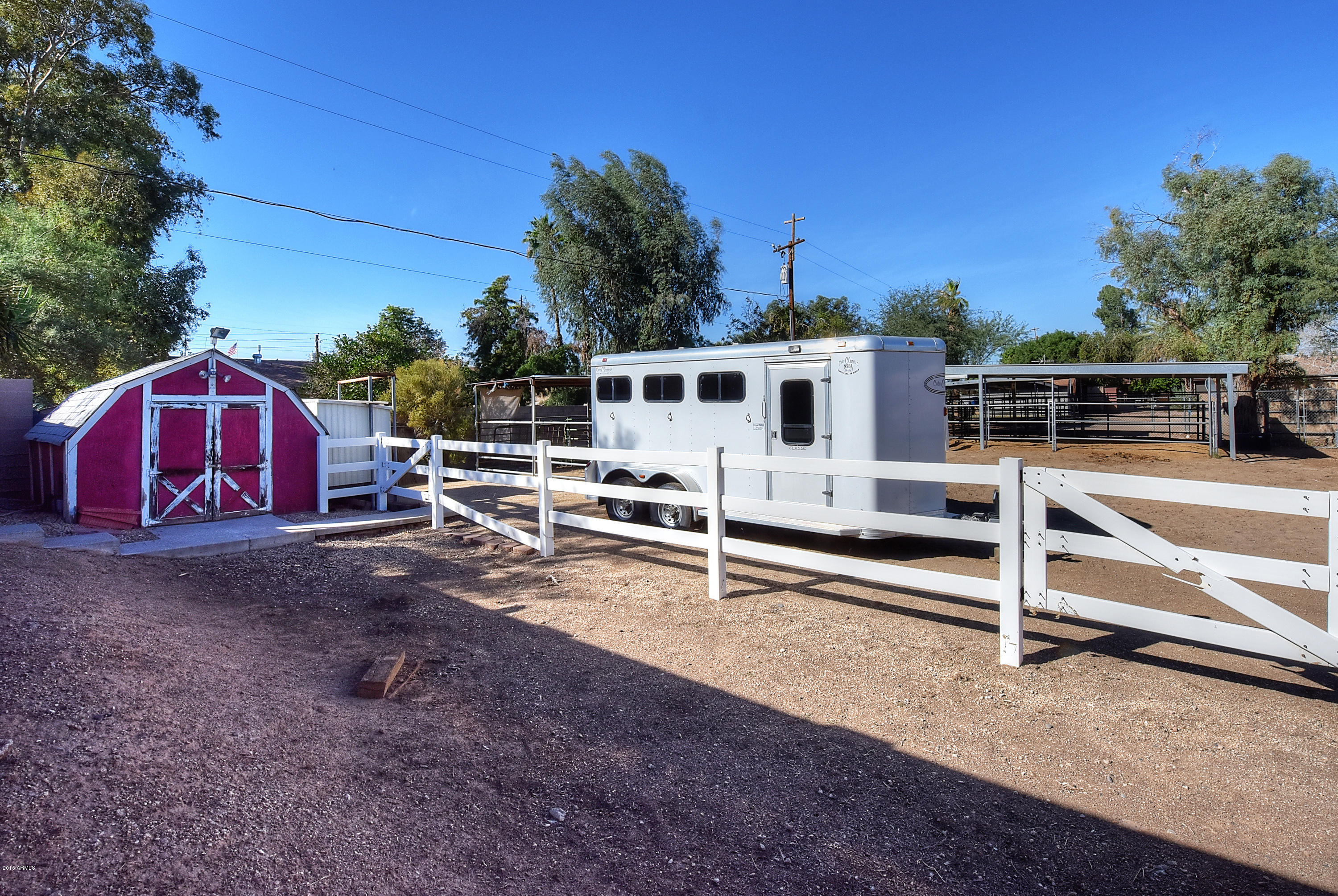 846 East Roberts Road Phoenix, AZ 85022 - Photo 8 of 45 Shared Horse Area