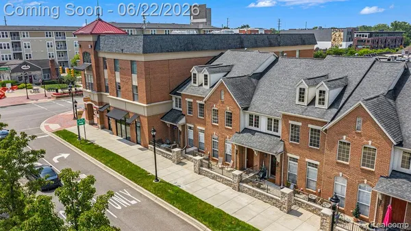 $299,999 | 11 North Squirrel Road, Auburn Hills, MI 48326