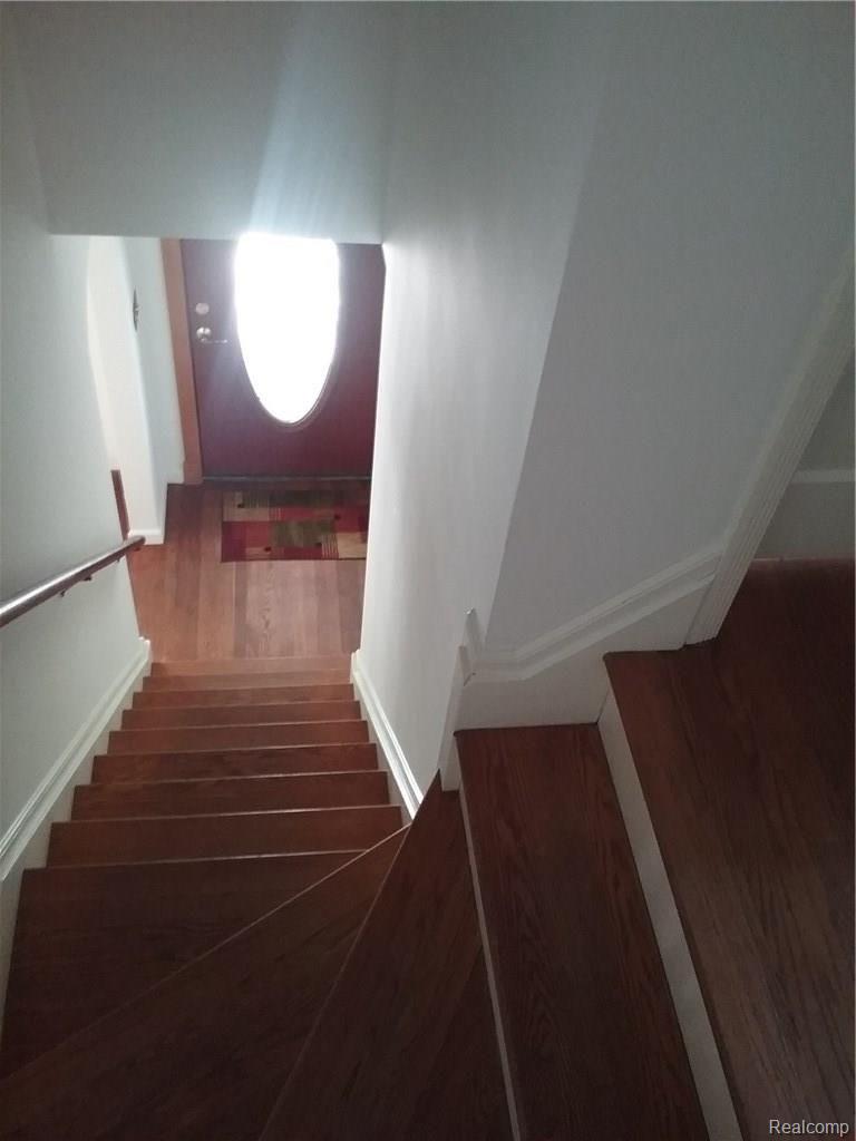 3878 Cumberland Road Berkley, MI 48072 - Photo 31 of 51 stairscumberland.jpg