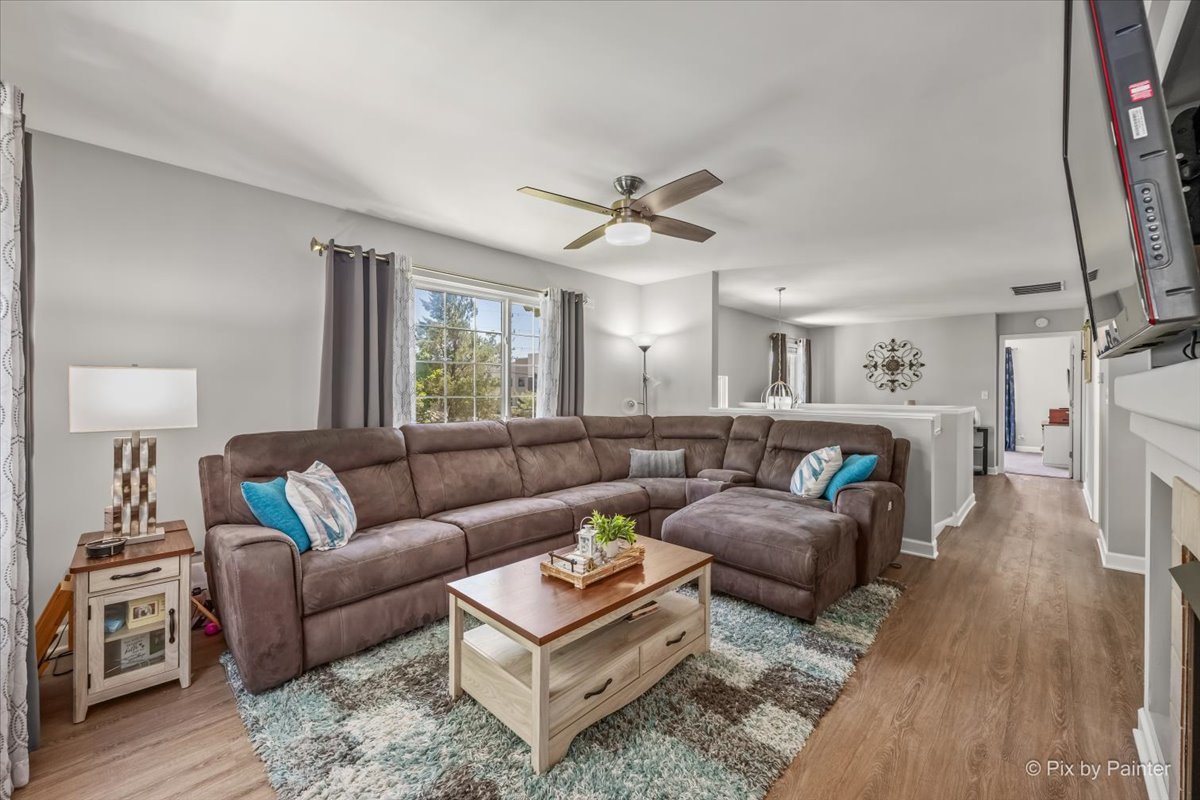 2433 Daybreak Court, Unit 2433 Elgin, IL 60123 - Photo 5 of 37