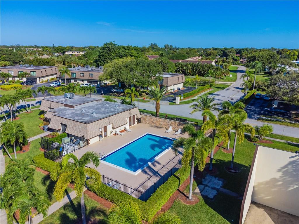 9255 Southwest 61st Way, Unit B Boca Raton, FL 33428 - Photo 4 of 24 Photo 4