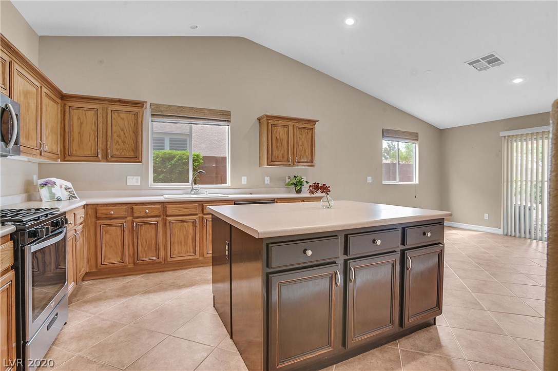 172 Ridge Crossing Avenue Henderson, NV 89002 - Photo 8 of 33 Gallery Image 8
