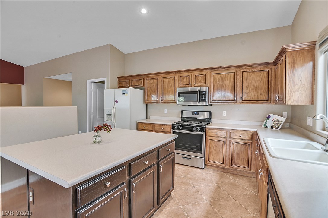 172 Ridge Crossing Avenue Henderson, NV 89002 - Photo 9 of 33 Gallery Image 9