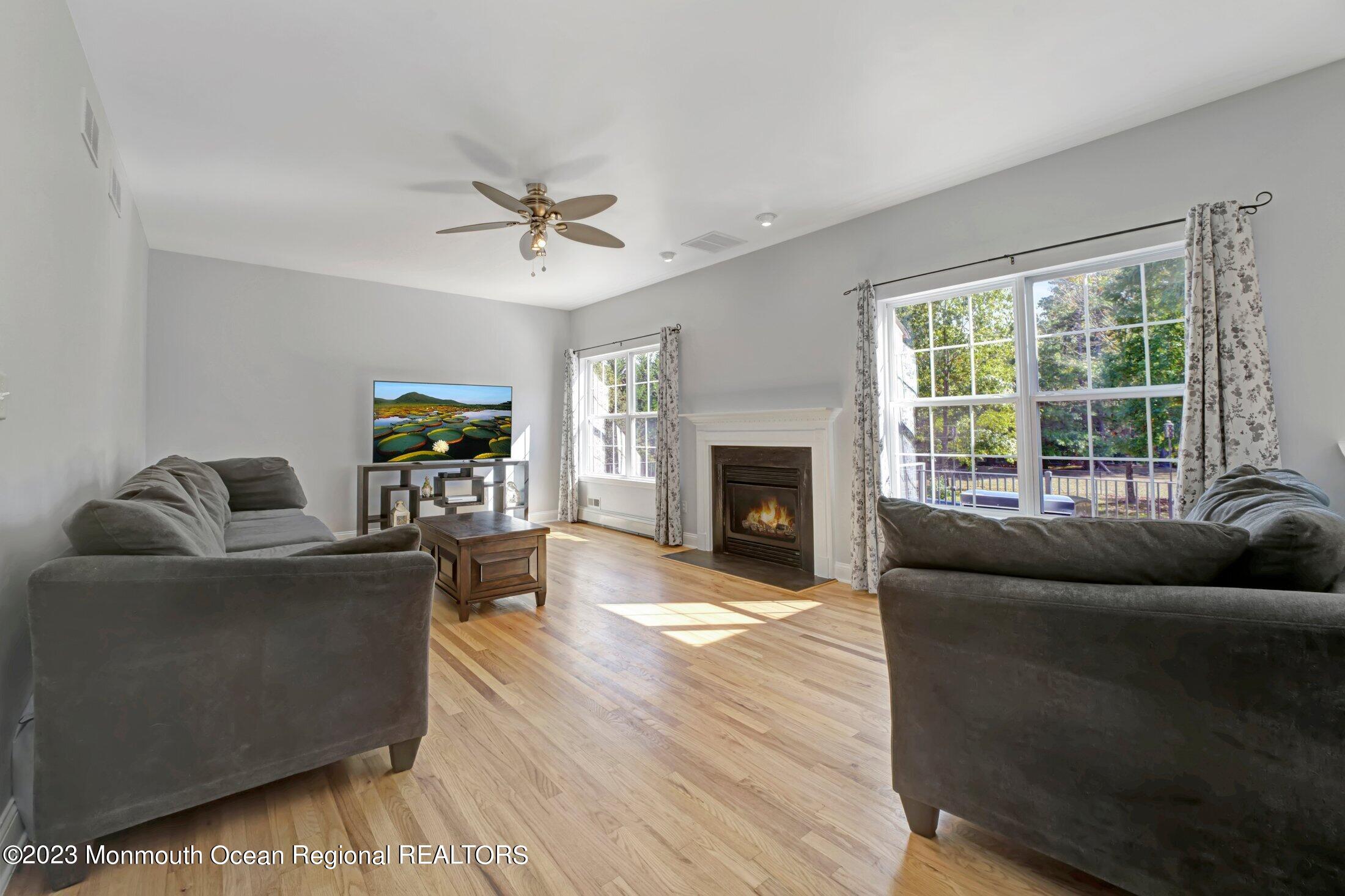 601 Reed Road Jackson, NJ 08527 - Photo 17 of 43 Living Room