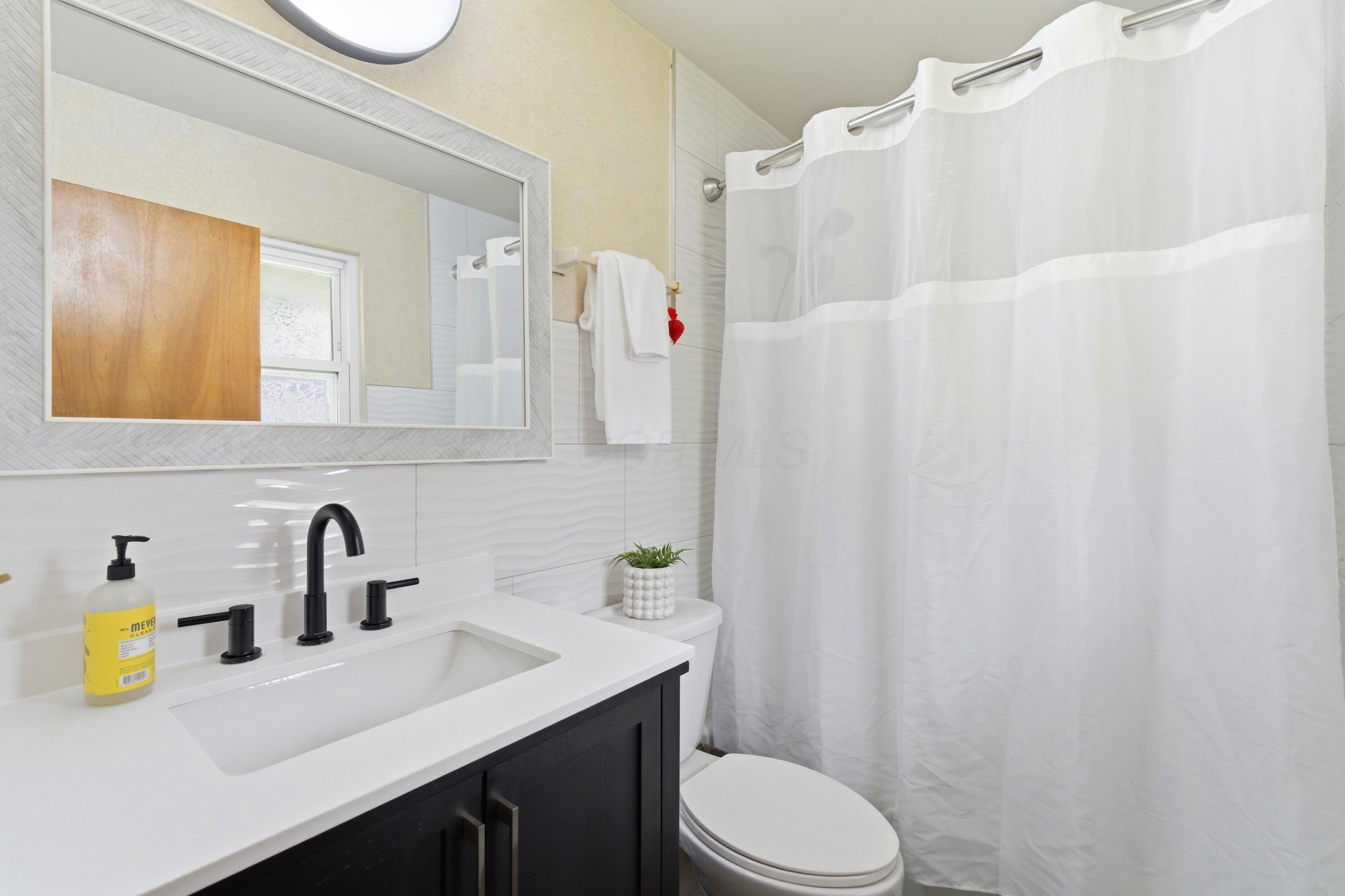 1461 Ridgeview Road Columbus, OH 43221 - Photo 29 of 48 New vanity, tiling and lighting!
