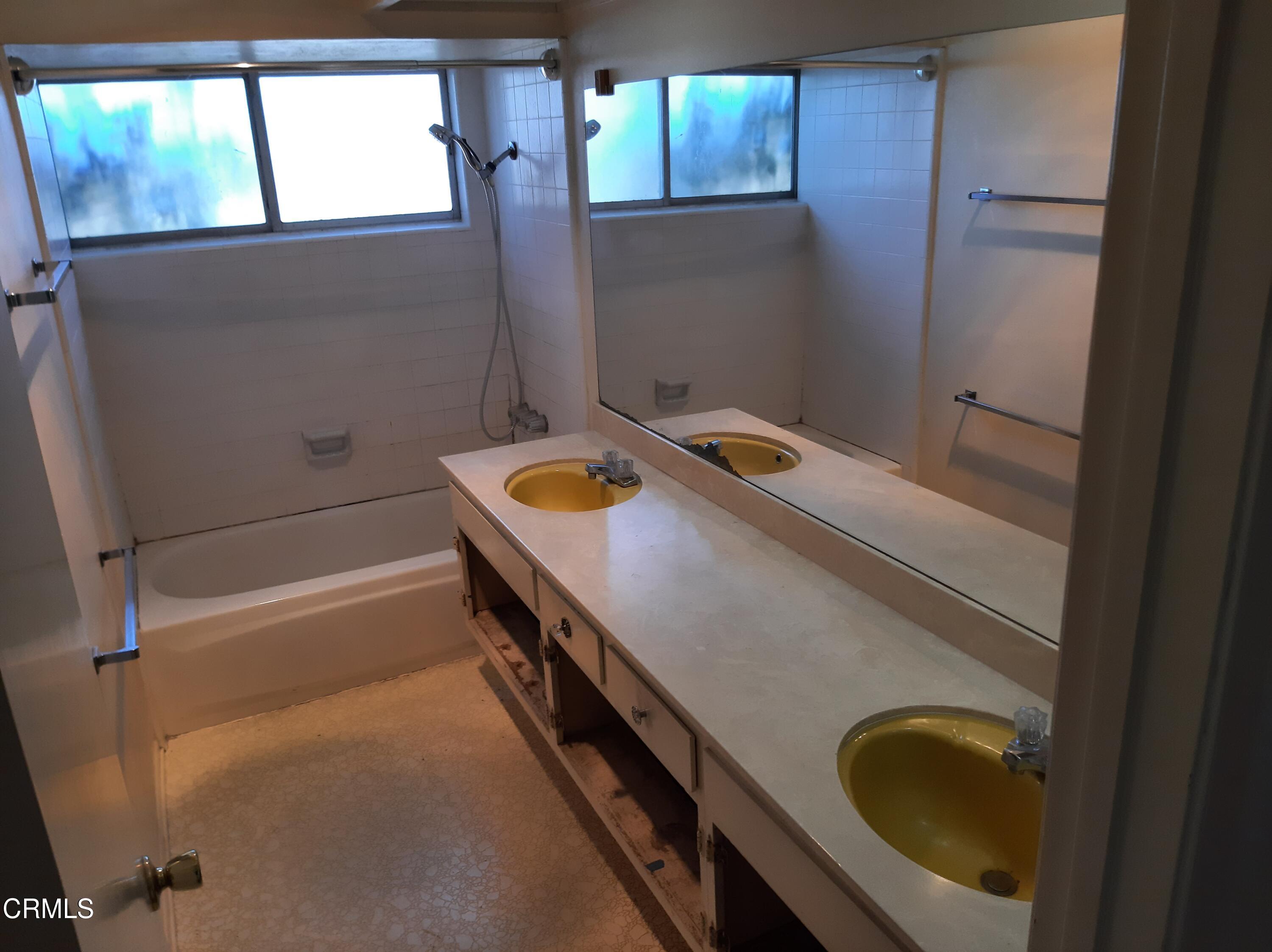 3166 Old Coach Drive Camarillo, CA 93010 - Photo 18 of 55 a bathroom with a tub sink and toilet