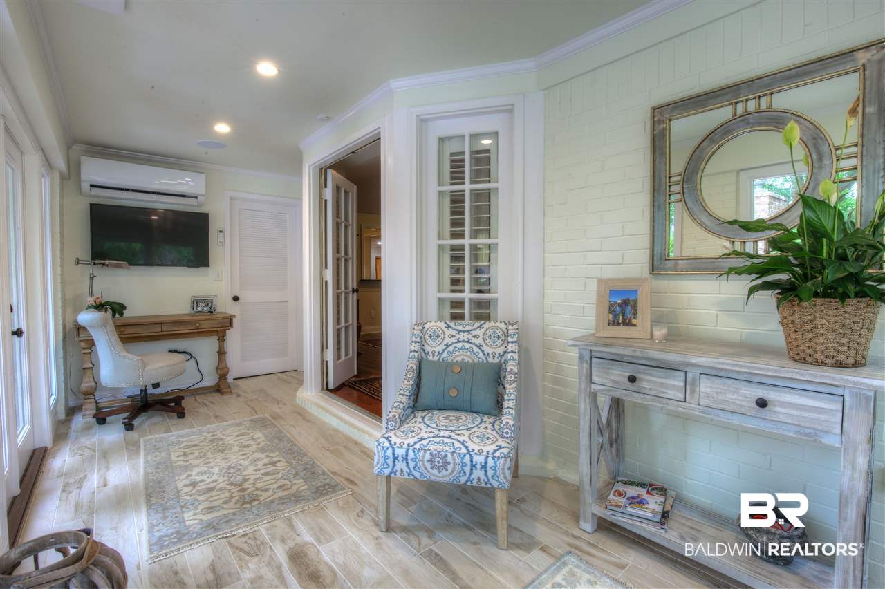 3805 South Conway Drive Mobile, AL 36608 - Photo 19 of 40 sunroom