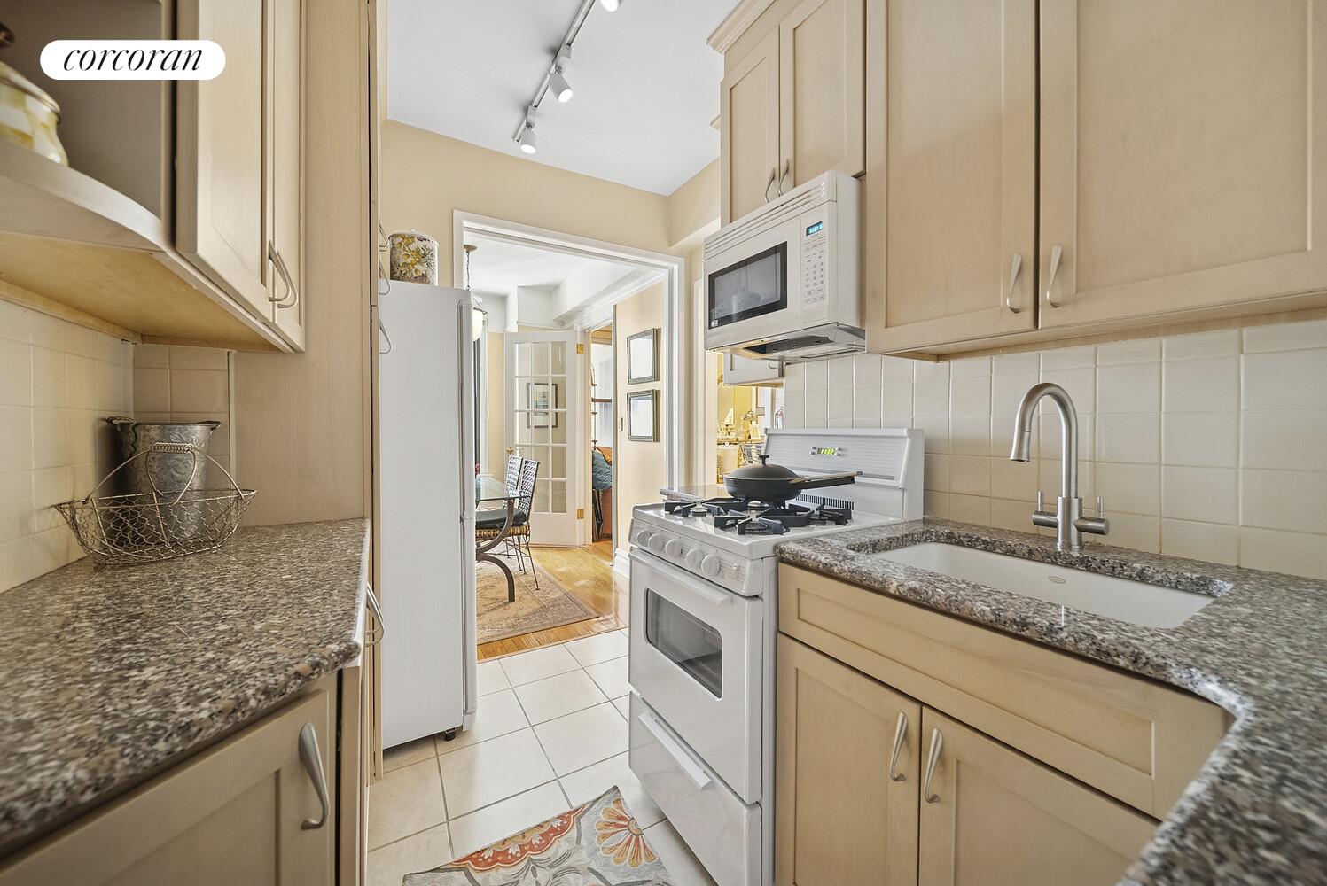 308 East 79th Street, Unit 7F Manhattan, NY 10075 - Photo 5 of 17