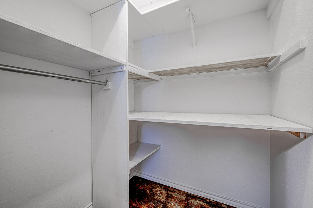 12925 Covington Trail Austin, TX 78727 - Photo 14 of 28 View of walk in closet