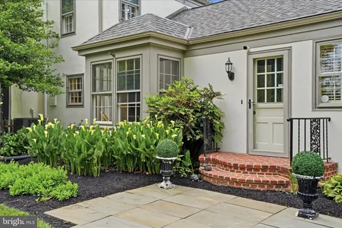 $1,395,000 | 736 Governor Circle, Newtown Square, PA 19073