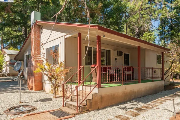 $399,000 | 230 Lakeview Drive, Trinity Center, CA 96091