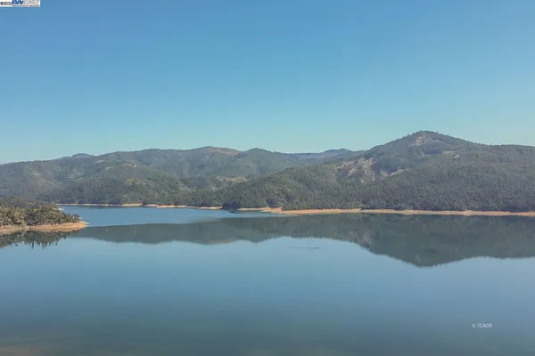 $399,000 | 230 Lakeview Drive, Trinity Center, CA 96091