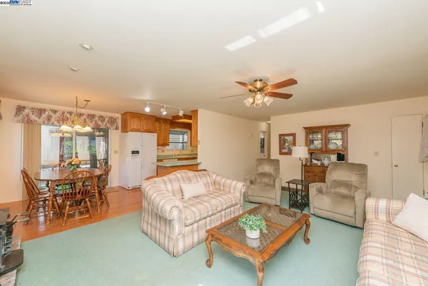 $399,000 | 230 Lakeview Drive, Trinity Center, CA 96091