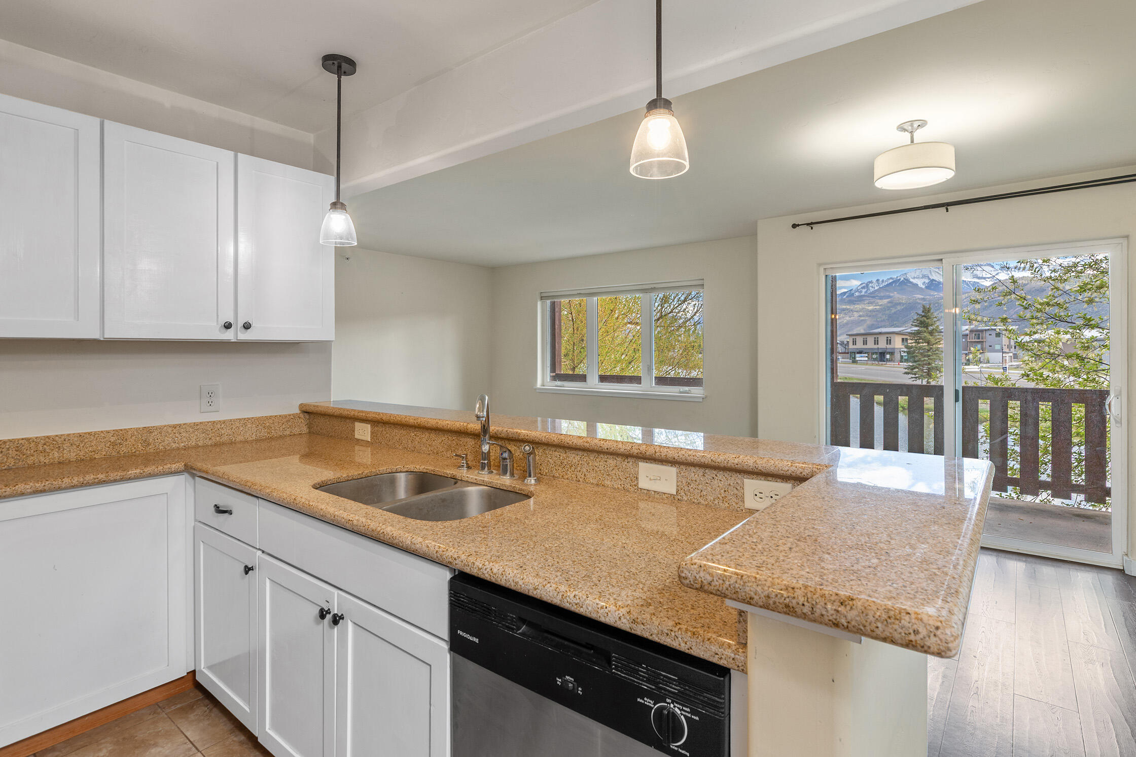 550 Redcliff Circle, Unit D102 Ridgway, CO 81432 - Photo 6 of 17 Granite countertops