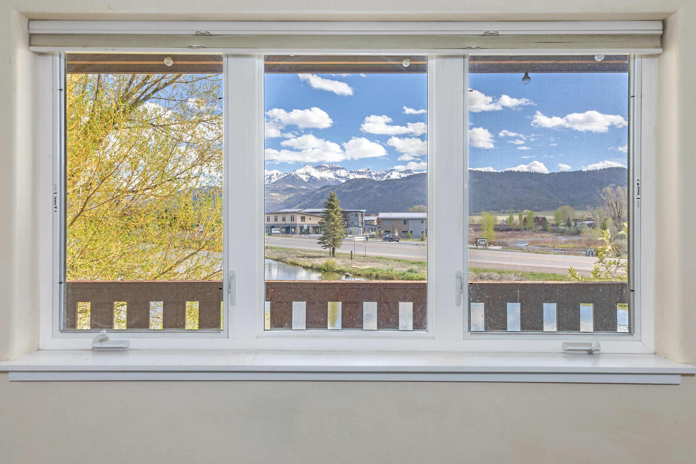 550 Redcliff Circle, Unit D102 Ridgway, CO 81432 - Photo 10 of 17 Dining nook