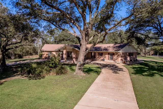 $550,000 | 22 Timberwilde Drive, Huntsville, TX 77320