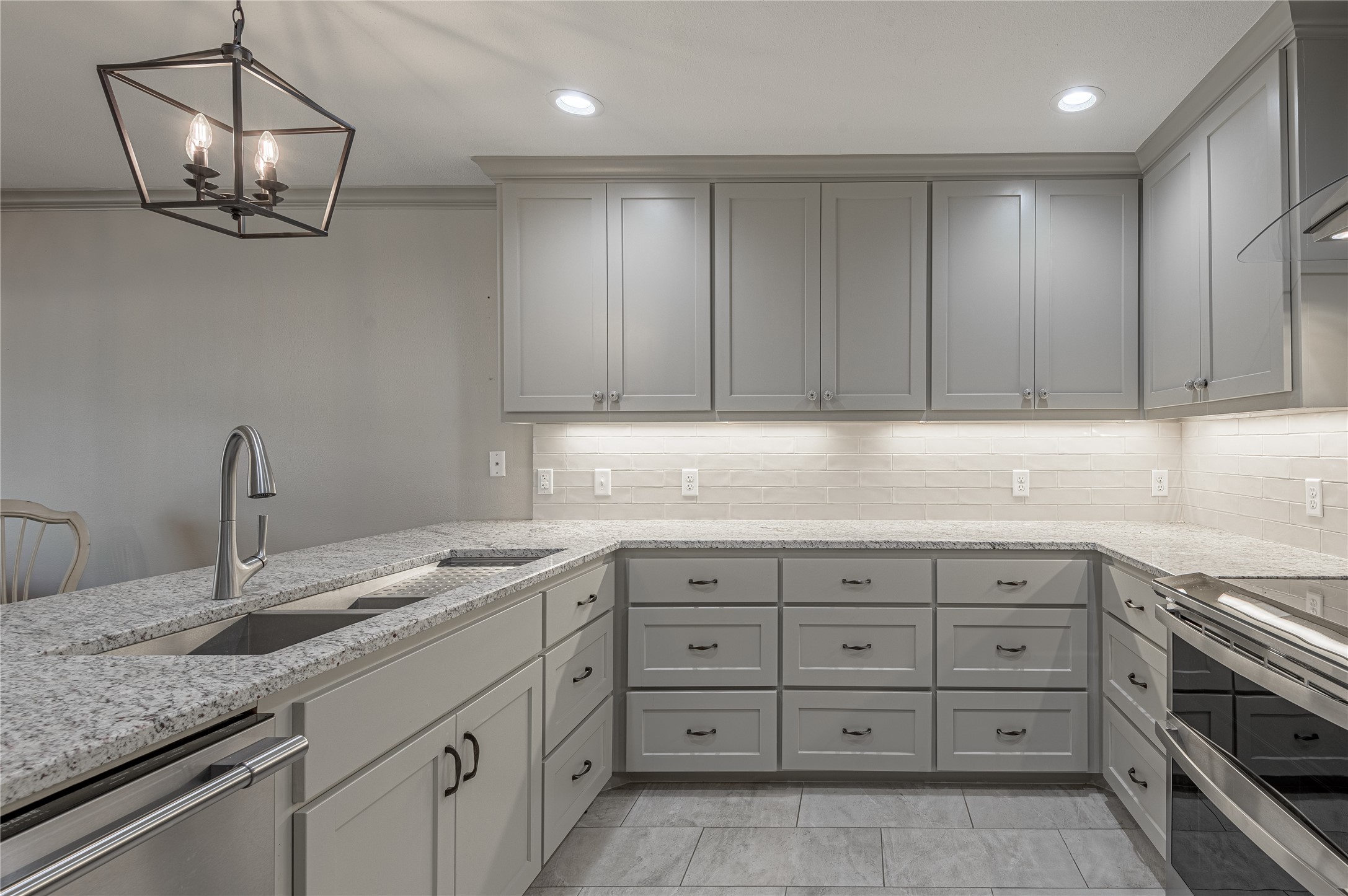 22 Timberwilde Drive Huntsville, TX 77320 - Photo 11 of 44 Renovated kitchen