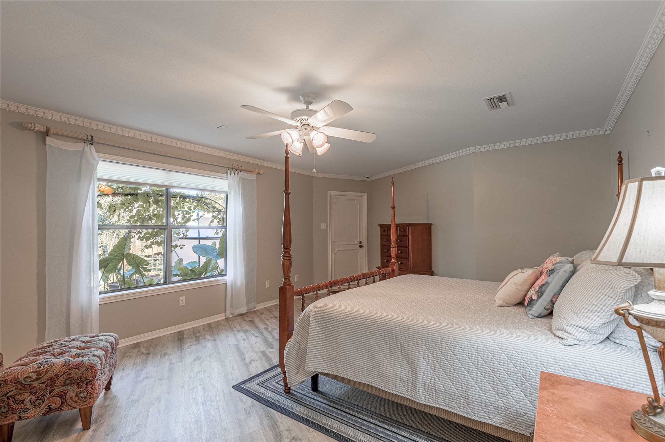 22 Timberwilde Drive Huntsville, TX 77320 - Photo 18 of 44 Owner's suite